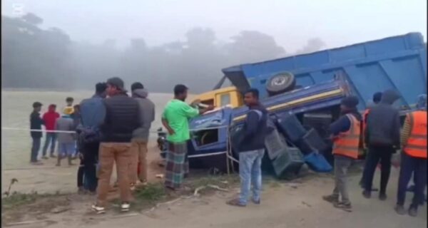 বিজয়নগর ট্রাক-মাইক্রোবাস-পিকআপ ভ্যানের সংঘর্ষে শিশুসহ নিহত ৩